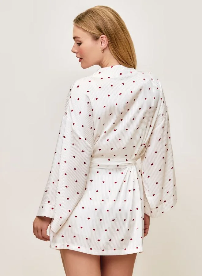 انديز كيمونو ساتان بنقشة قلب وتطريز "أحبني"